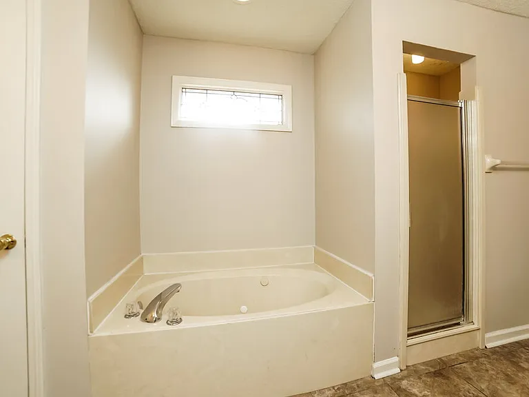 5618 Heather View Dr — Photo 10