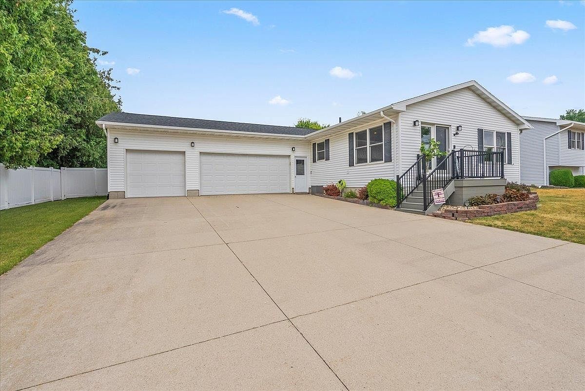 1334 10th St, Jesup, IA 50648 Zillow