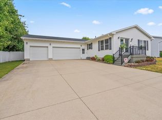 1334 10th St, Jesup, IA 50648