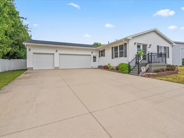 1334 10th St, Jesup, IA 50648