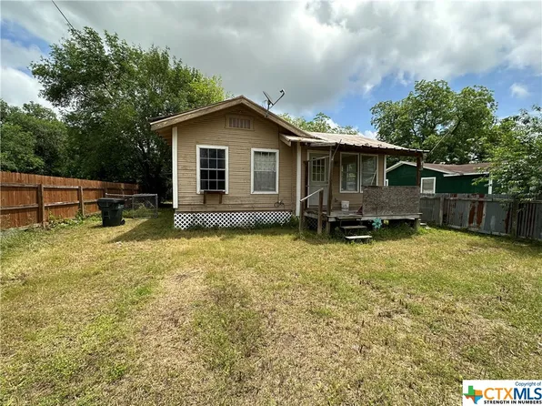 532 N Eckhardt St, Yorktown, TX 78164