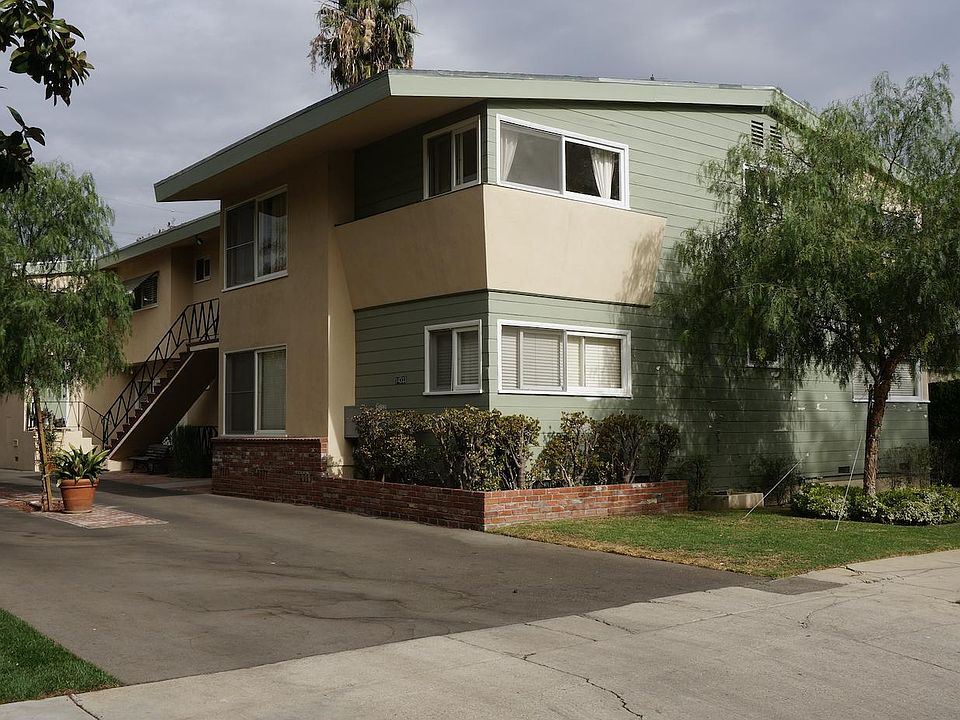 Exterior view of townhouse