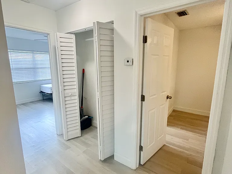 321 SW 14th St #3 — Photo 20