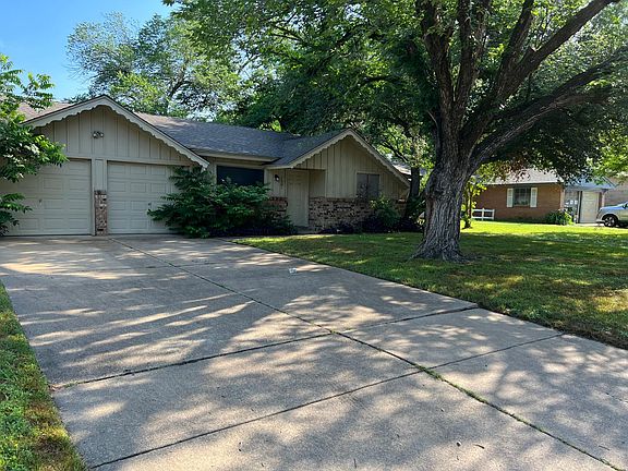 2nd image of 2603 Hollywood Dr