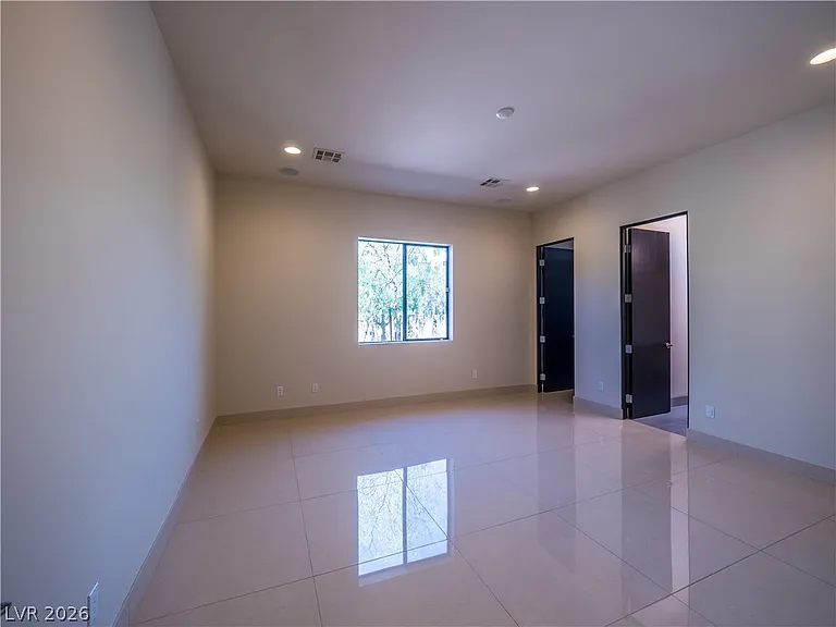 7447 Yonie Ct — Photo 36