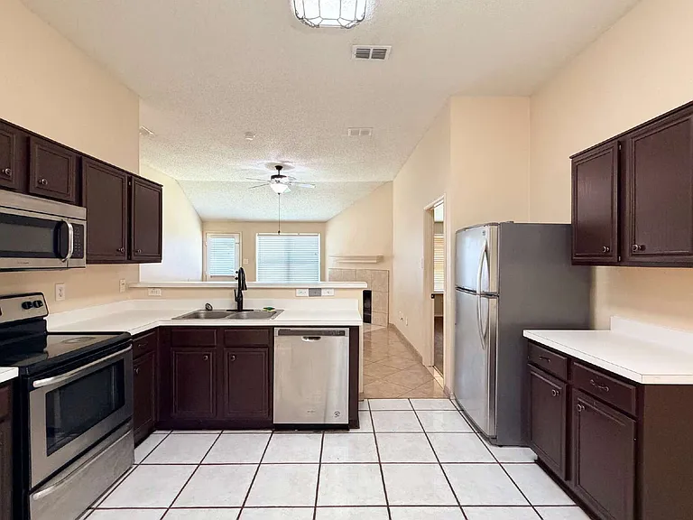 1009 McKavett Dr — Photo 11