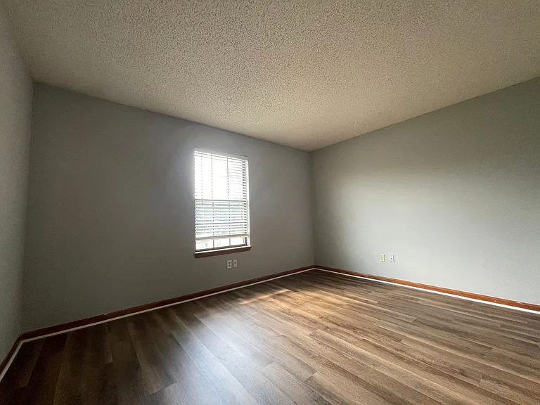 13326 Currituck Dr N — Photo 11