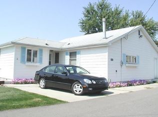 45821 Private Shore Dr, Chesterfield, MI 48047