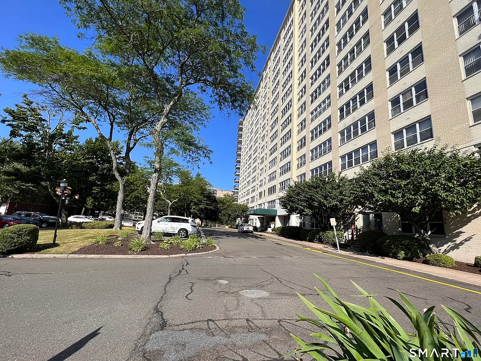 2625 Park Ave #7R
