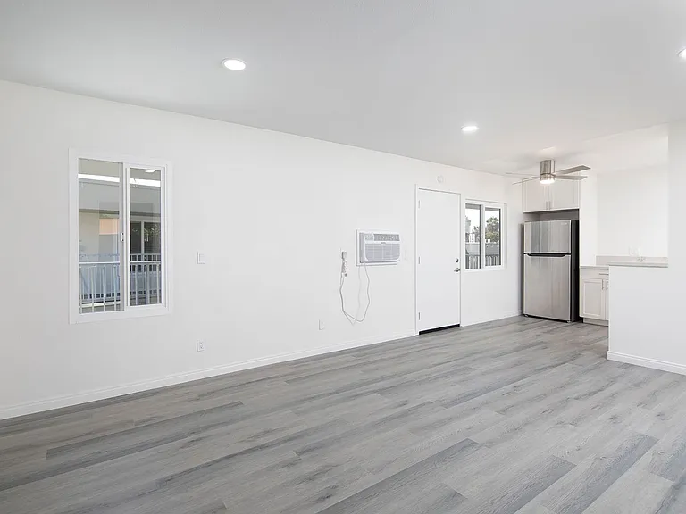 Aztec Pacific Apartments — Photo 80