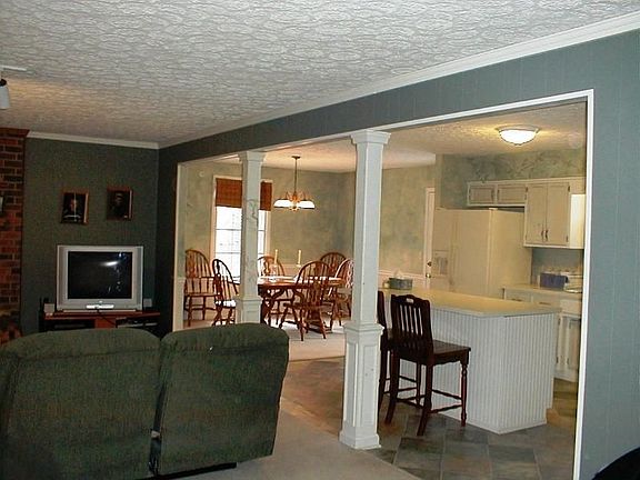5th image of 115 Deerwood Dr