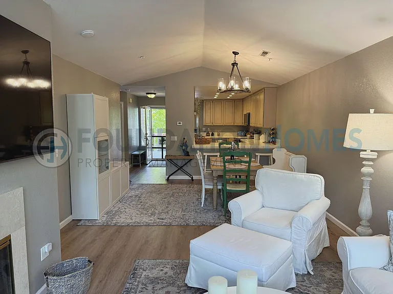 38 Bridle Path Ln — Photo 12