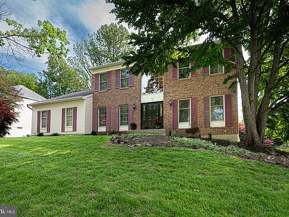 3rd image of 807 Tremont Dr