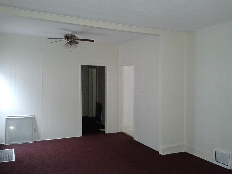 2nd image of 935 Becker St