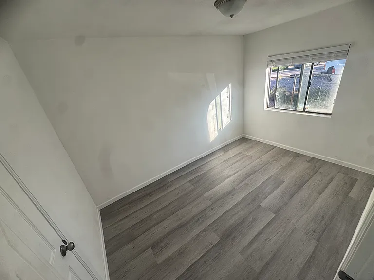 551 Giles Ave #B-C — Photo 2