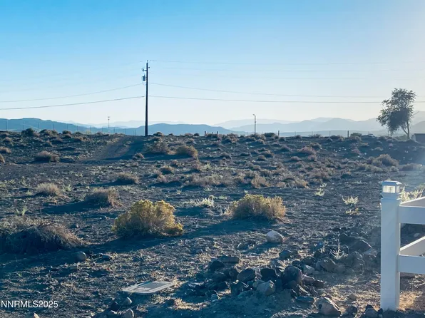 5225 Abilene Dr, Silver Springs, NV 89429