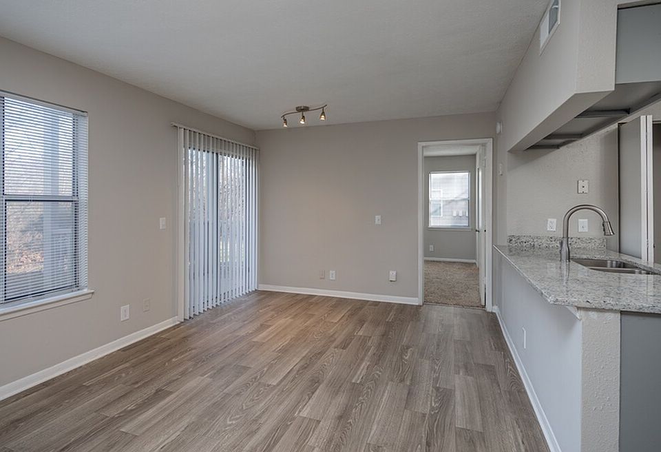 Brentwood Living Room-Granite