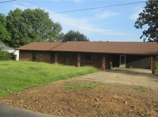 103 W Arch St, Paris, AR 72855
