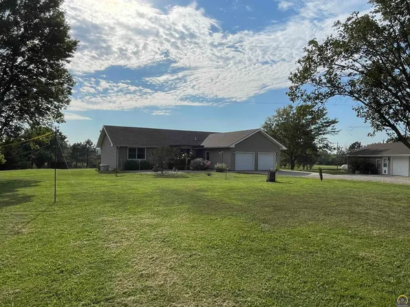 12181 Sunset Ridge Dr, Ozawkie, KS 66070