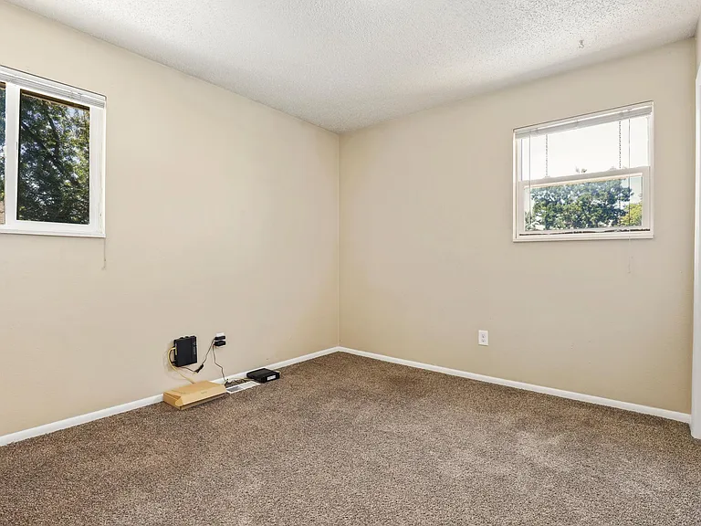 900 E Evans Ave — Photo 14