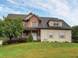 308 Mohawk Dr, Red Lion, PA 17356