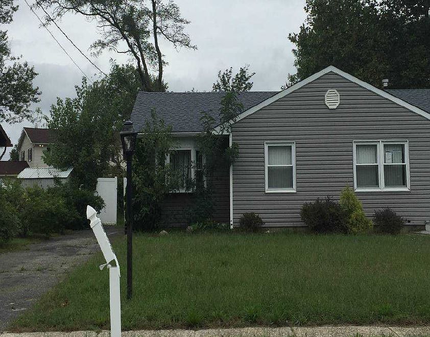 2nd image of 816 Westfield Dr