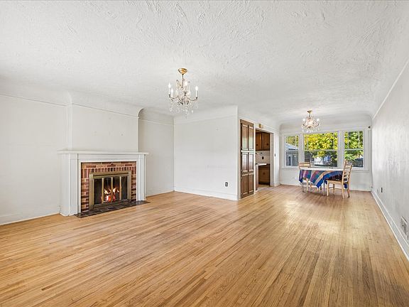 5th image of 319 E California St