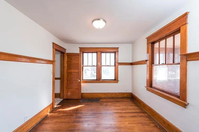 333 Arlington Ave E — Photo 3