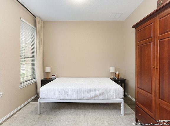5th image of 923 SPELLO CIR