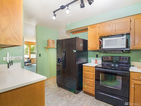 5th image of 3018 157th Ave SE