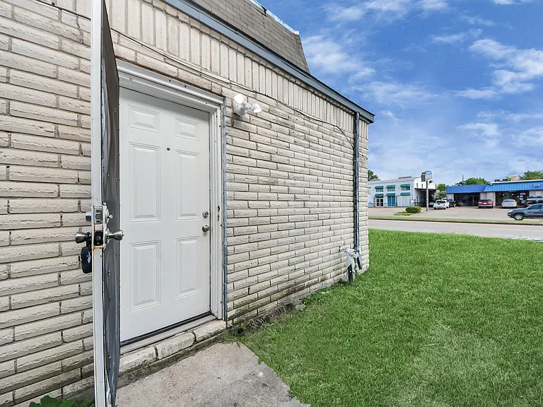 12068 Beechnut St #C — Photo 23