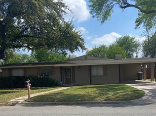 717 E Leona St, Uvalde, TX 78801