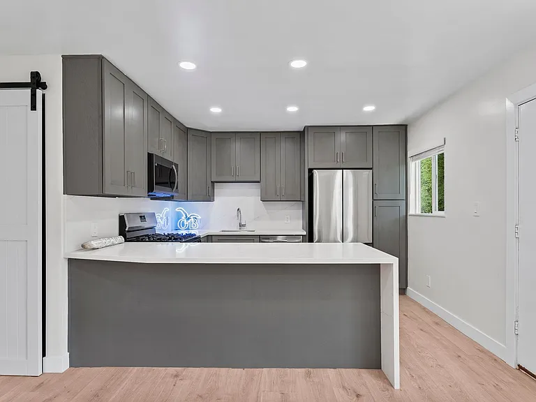 Ocean Beach Living | Modern 2Bd/2Ba | Laundry in-unit — Photo 14