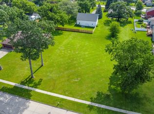 675 7th St, Waukee, IA 50263