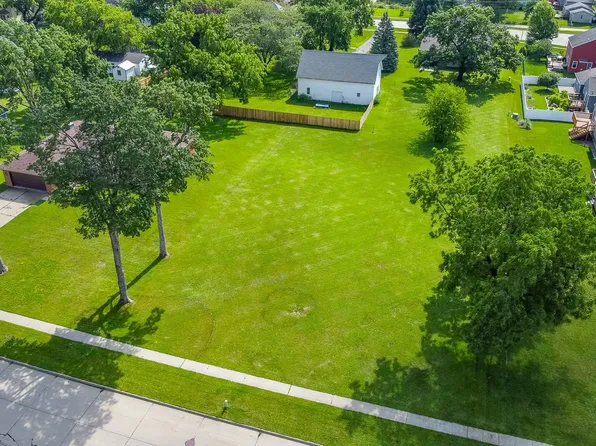 675 7th St, Waukee, IA 50263