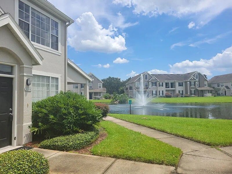3 bed, 2.0 bath, 1202 sqft, $1,899 — Photo 2