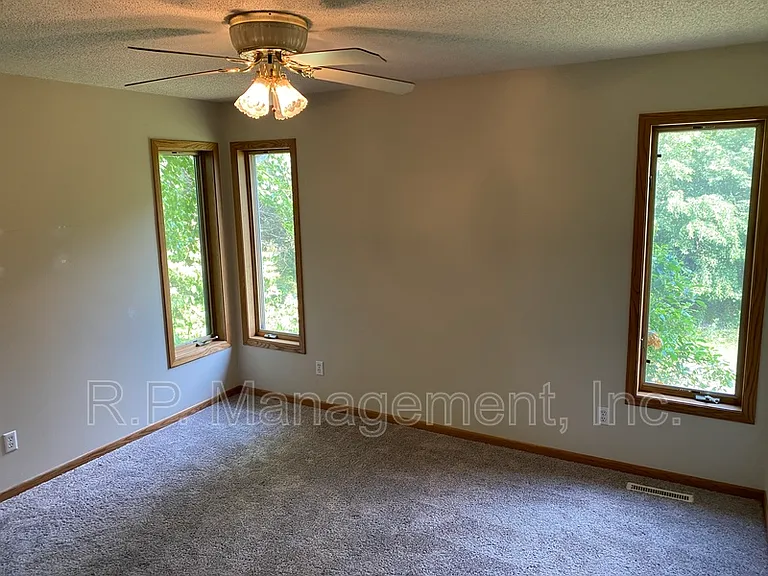 4626 Linnea Ln — Photo 32