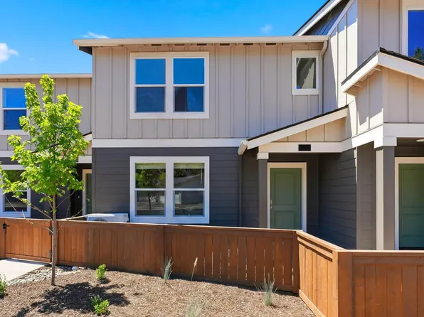 61223 Parrell Rd, Bend, OR 97702