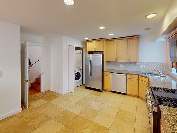 4th image of 22 Broadlawn Park #1