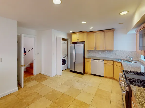22-24 Broadlawn Park, Chestnut Hill, MA