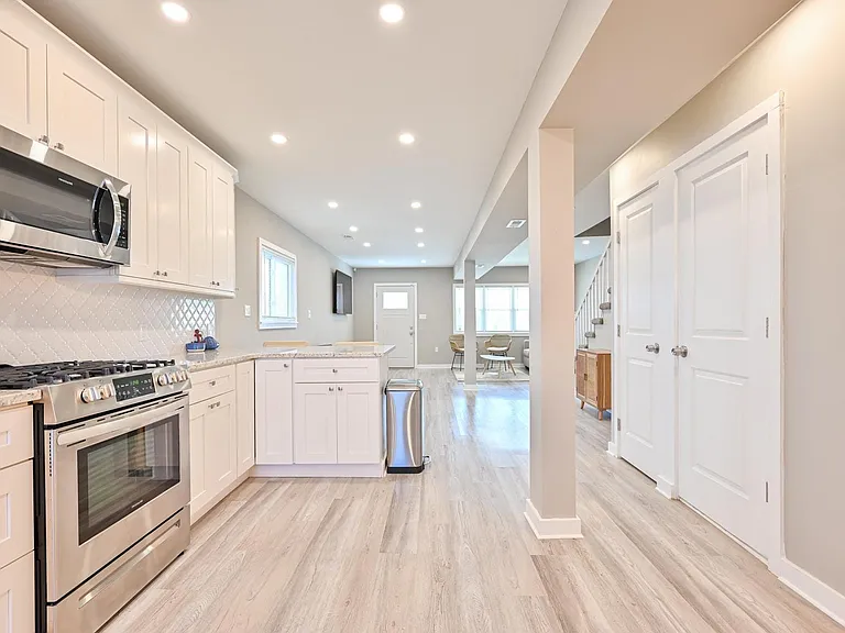 203 N Somerset Ave — Photo 18