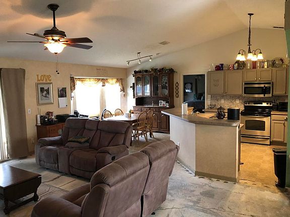 3rd image of 651 SW Kenyoun St