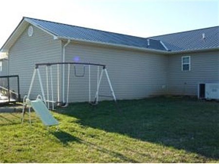 5th image of 341 Lauren Dr