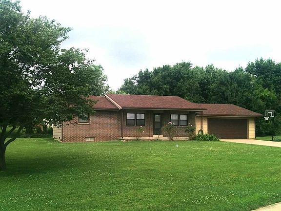 3rd image of 3319 Cathlinda Dr