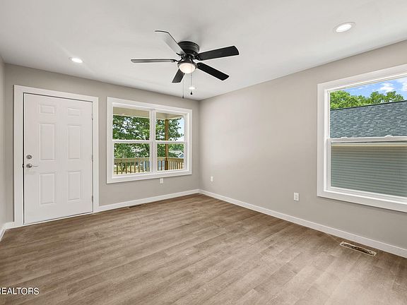 3rd image of 328 Dayton Ave Lot 1