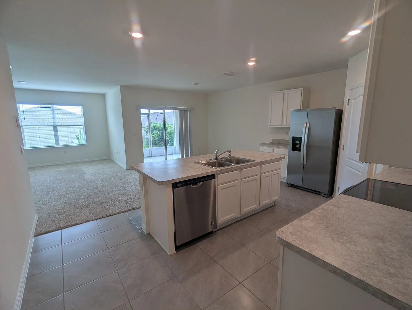 Beautiful 3 Bedroom, 2 Bathroom Home for Rent! — Photo 3