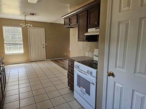 5th image of 806 Columbus Pl