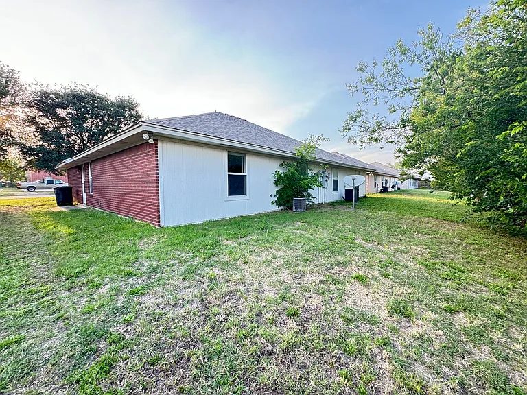 3406 Toledo Dr — Photo 21