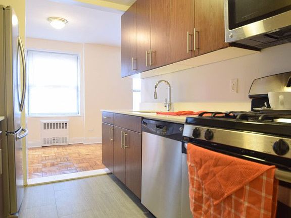 3rd image of 2400 Webb Ave APT 2G