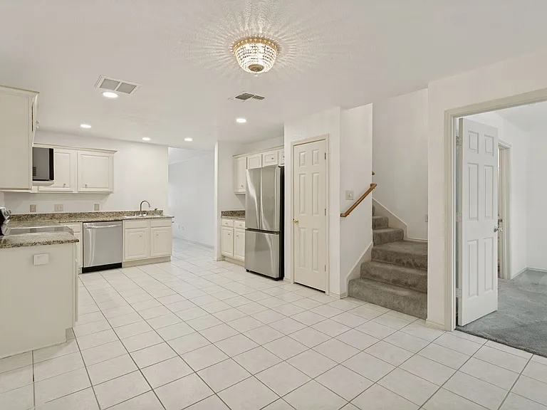 3202 Eisenhauer Rd #801 — Photo 6